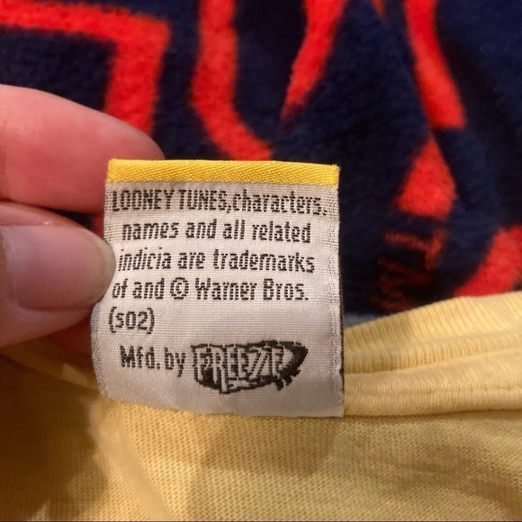 4/$20 Vintage Taz Shirt - Picture 5 of 10